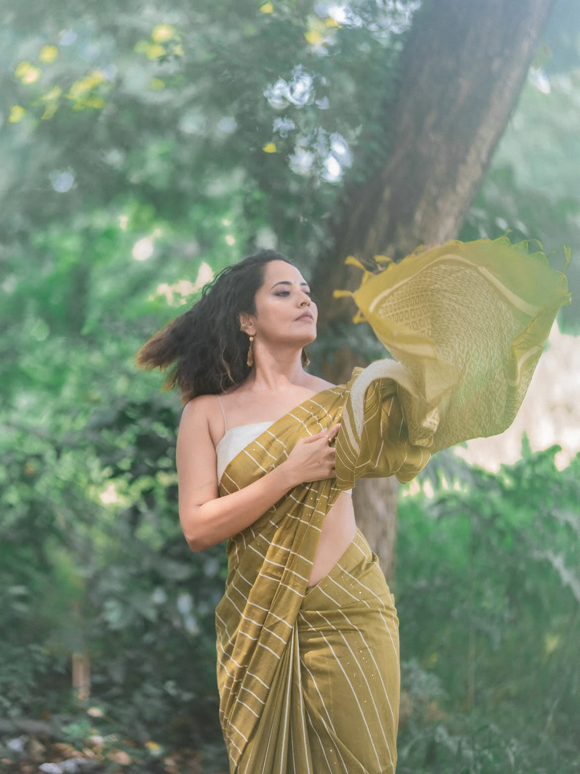 Anasuya Bharadwaj Sizzling Poses in Saree