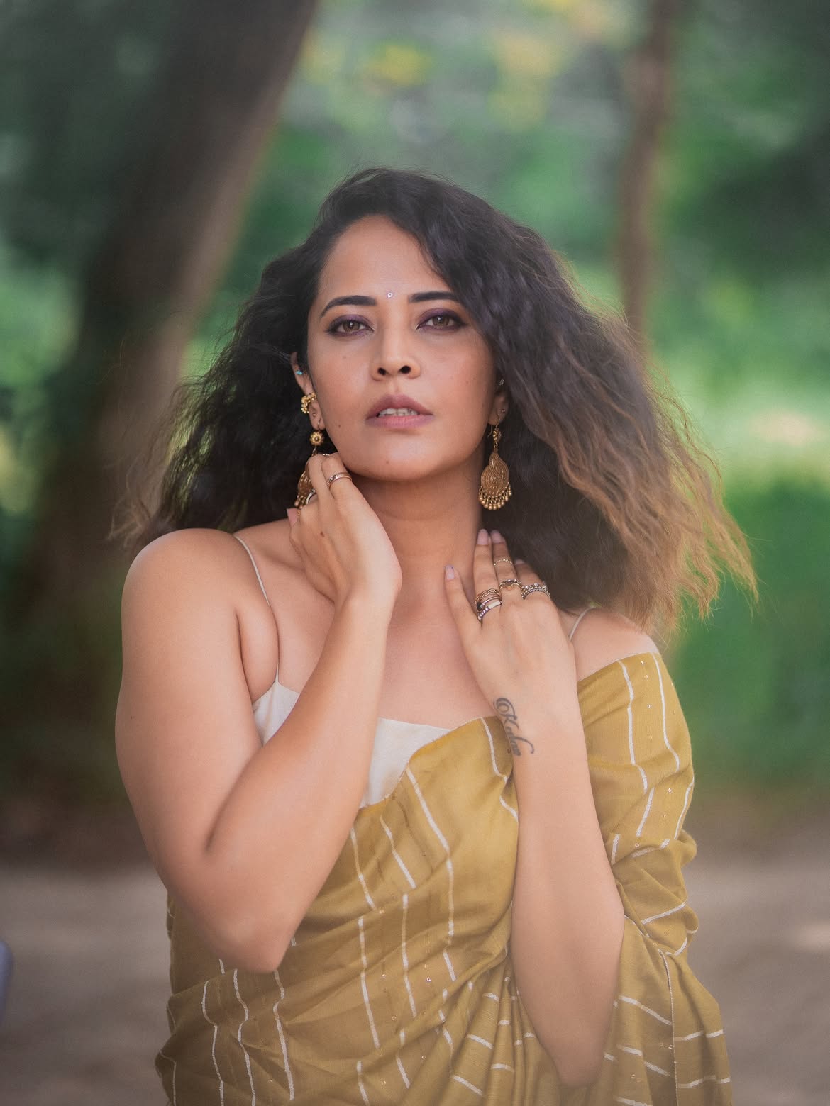 Anasuya Bharadwaj Sizzling Poses in Saree