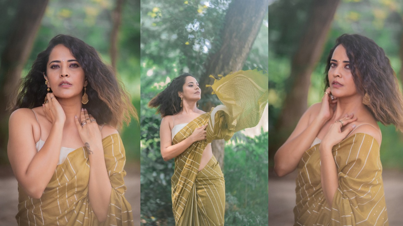 Anasuya Bharadwaj : చీరకట్టులో అనసూయ అందమైన పోజులు..