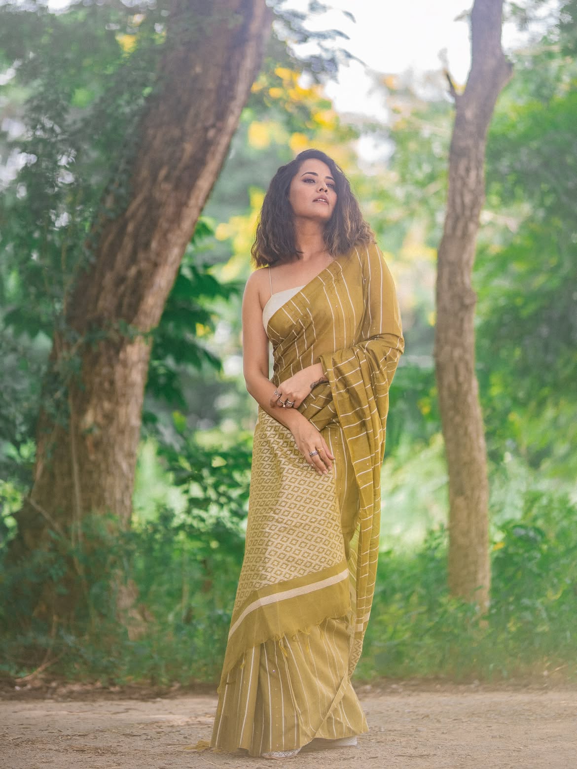 Anasuya Bharadwaj Sizzling Poses in Saree
