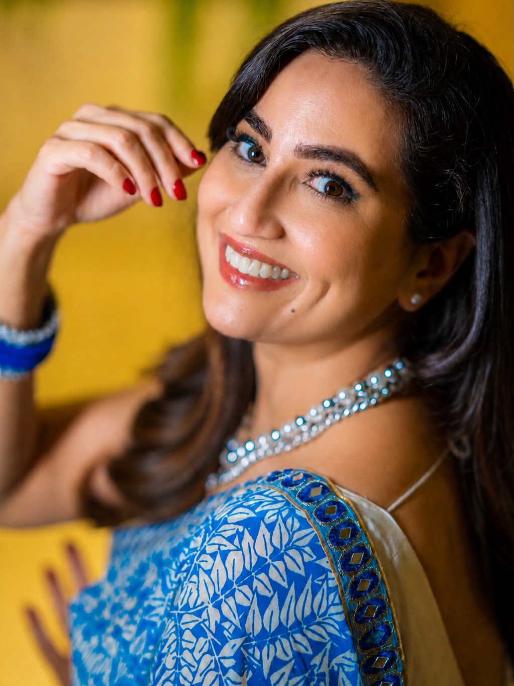 Anchor Manjusha Stunning Looks in Saree