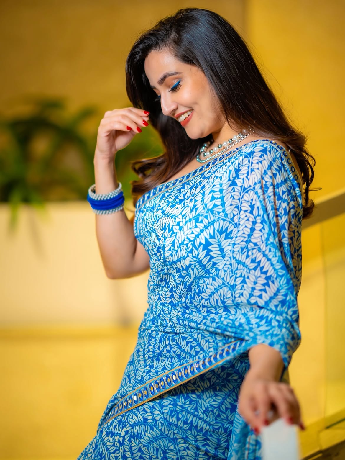 Anchor Manjusha Stunning Looks in Saree