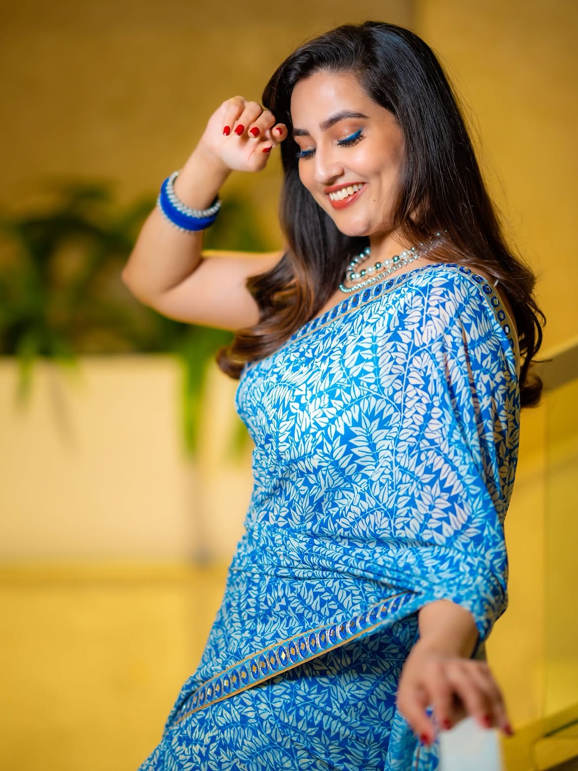 Anchor Manjusha Stunning Looks in Saree