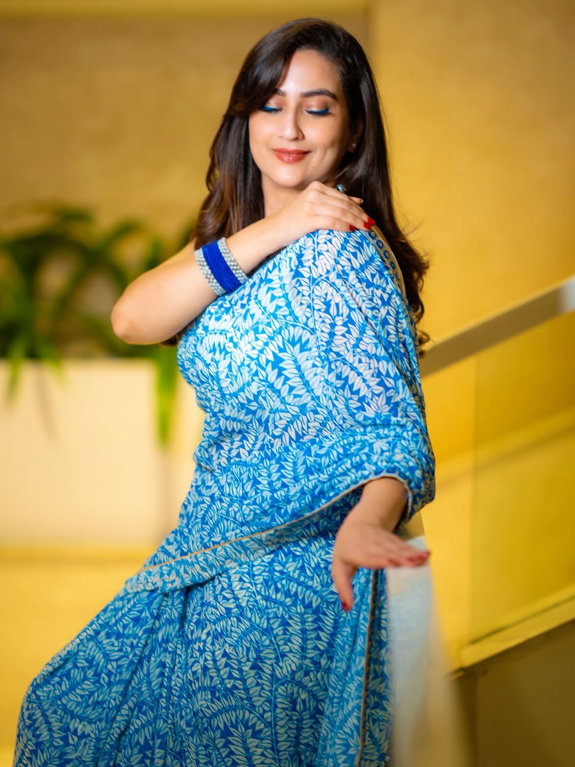 Anchor Manjusha Stunning Looks in Saree