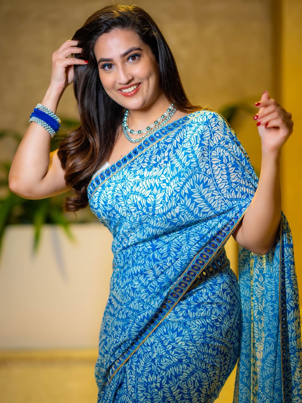 Anchor Manjusha Stunning Looks in Saree