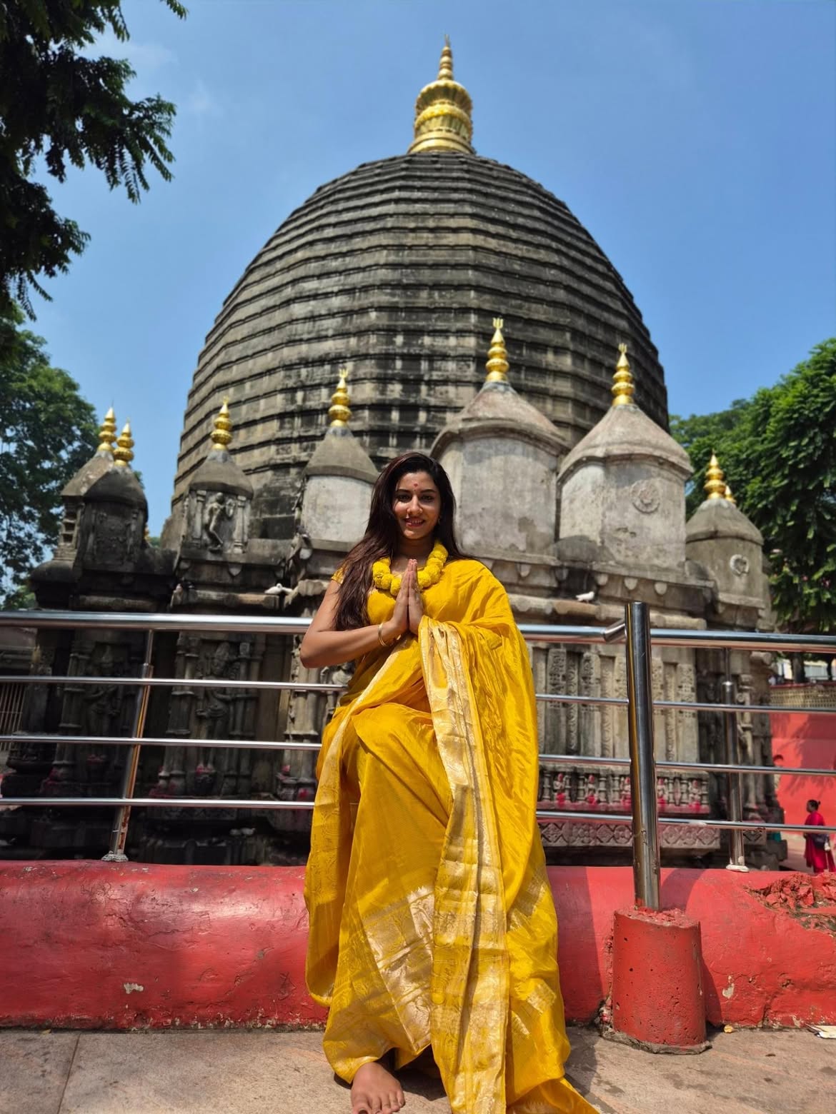 Anchor Vishnu Priya Bhimeneni Visits Assam Kamakhya Temple