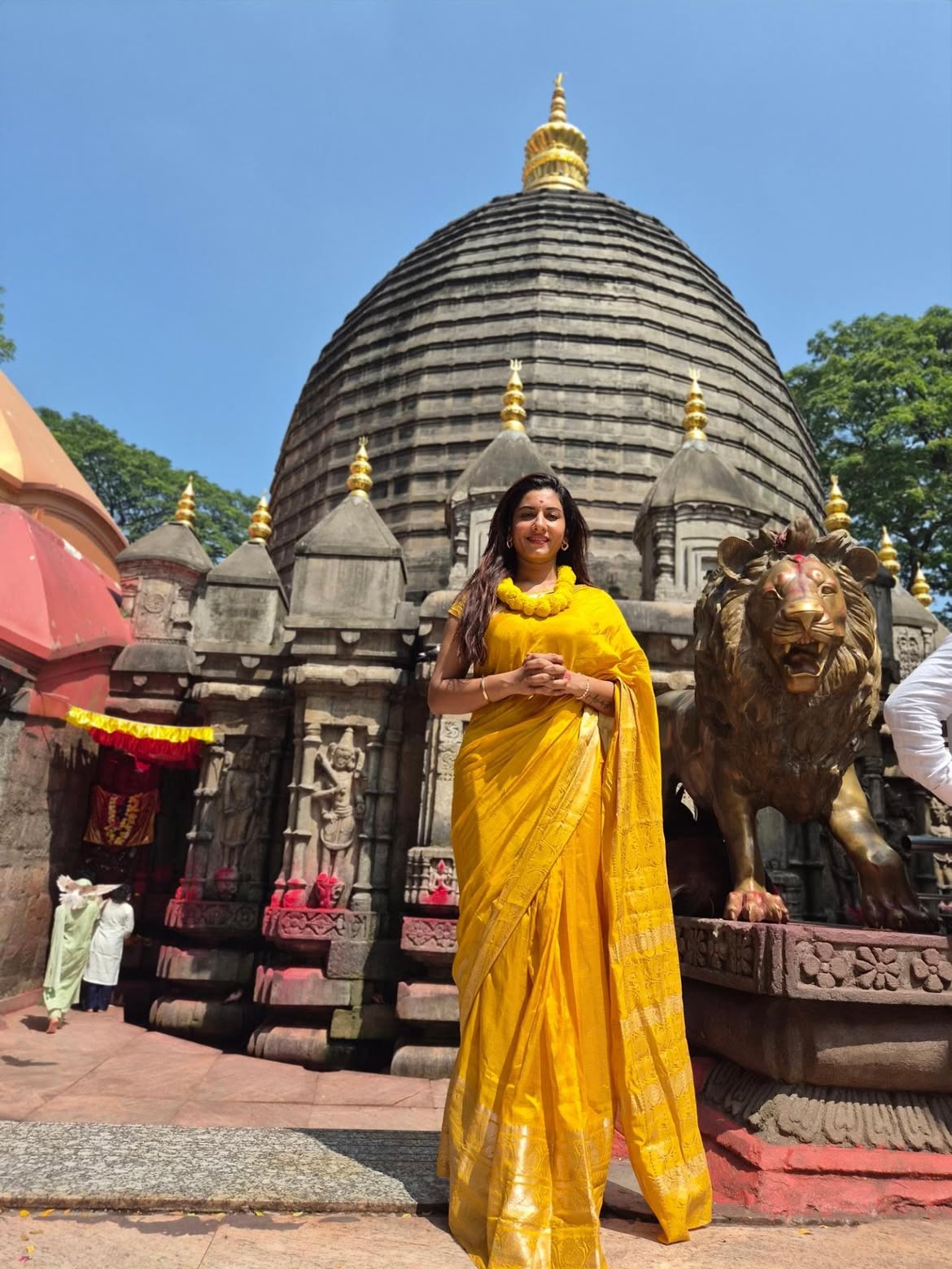 Anchor Vishnu Priya Bhimeneni Visits Assam Kamakhya Temple