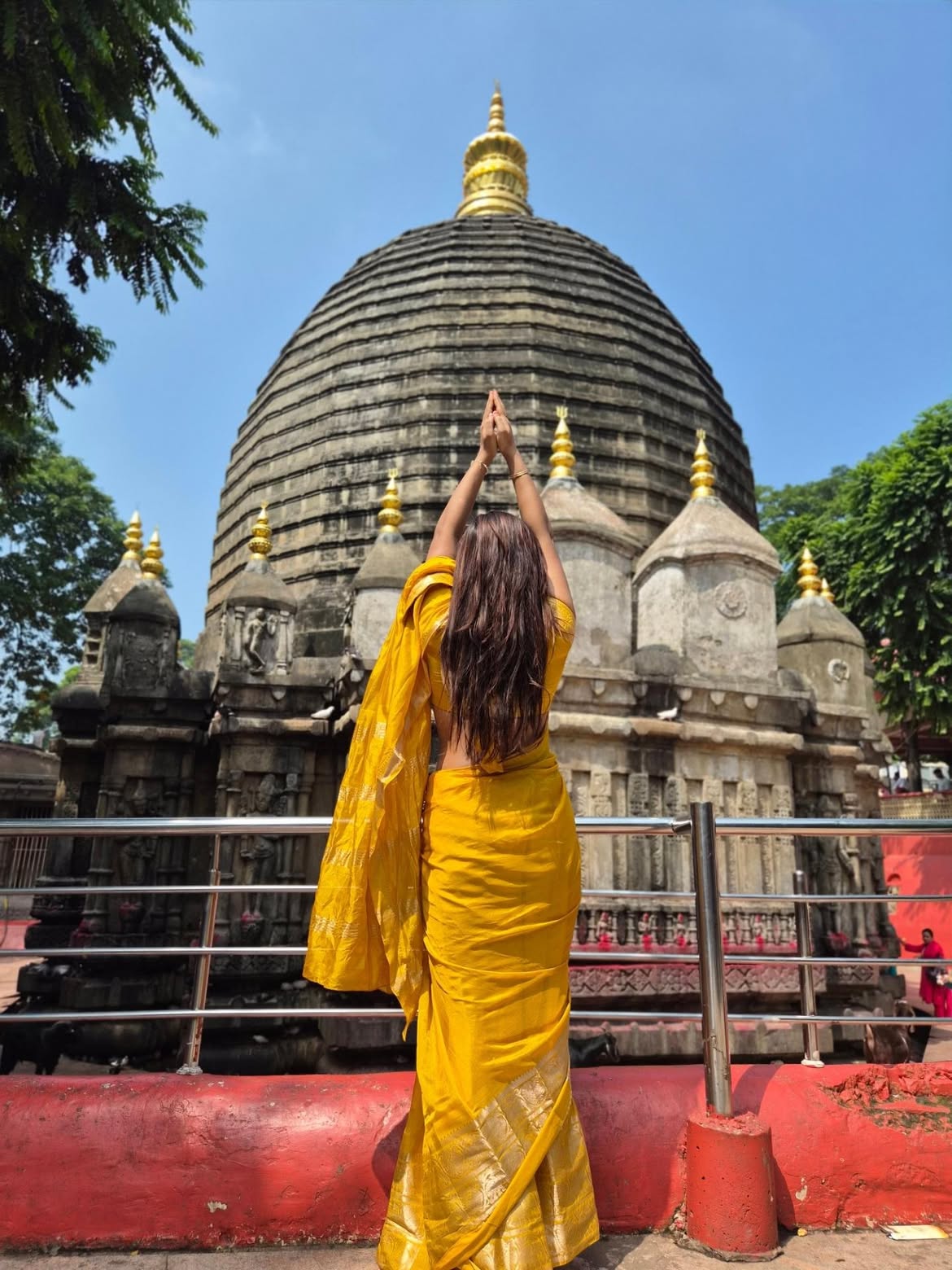 Anchor Vishnu Priya Bhimeneni Visits Assam Kamakhya Temple
