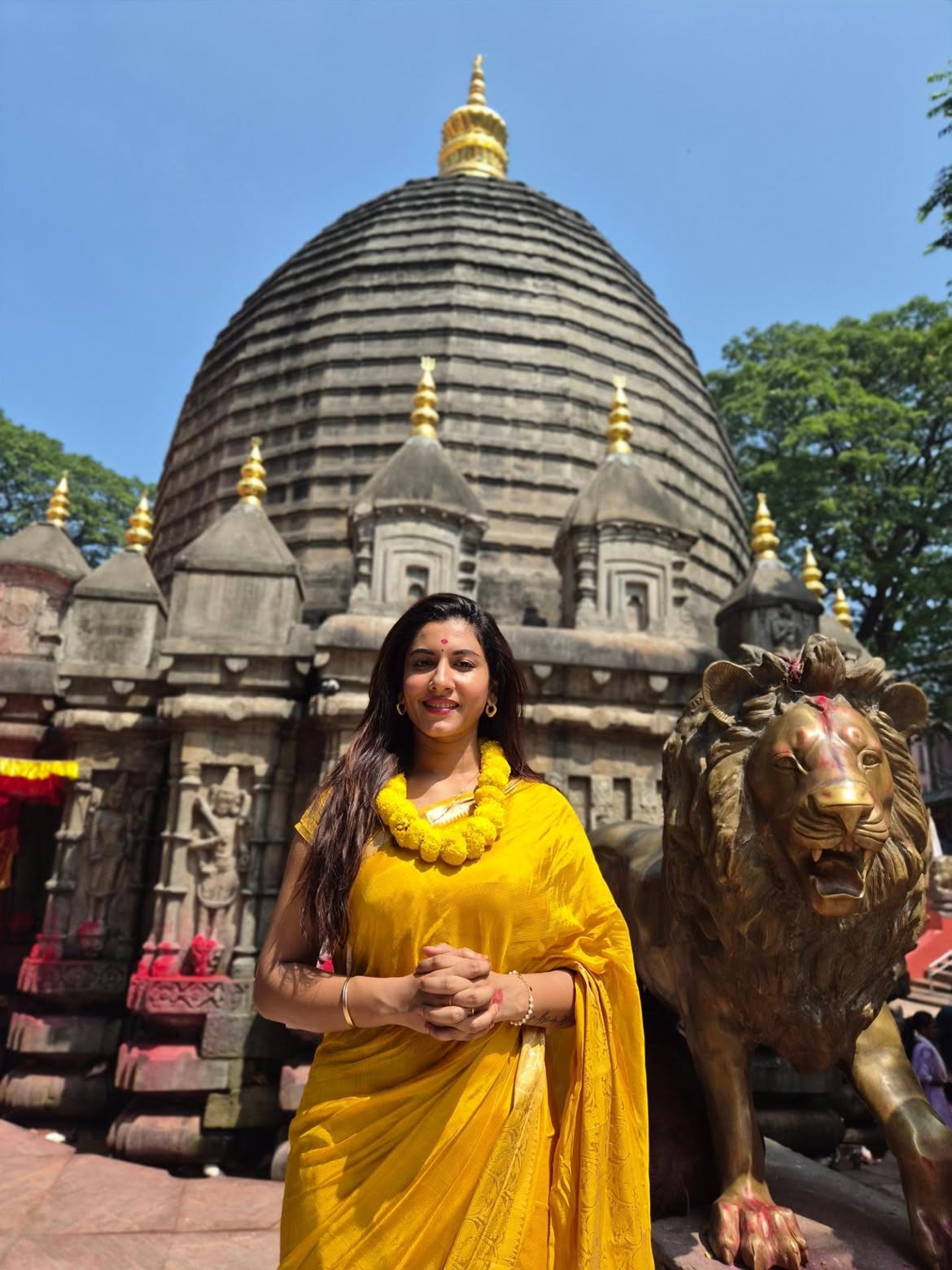 Anchor Vishnu Priya Bhimeneni Visits Assam Kamakhya Temple