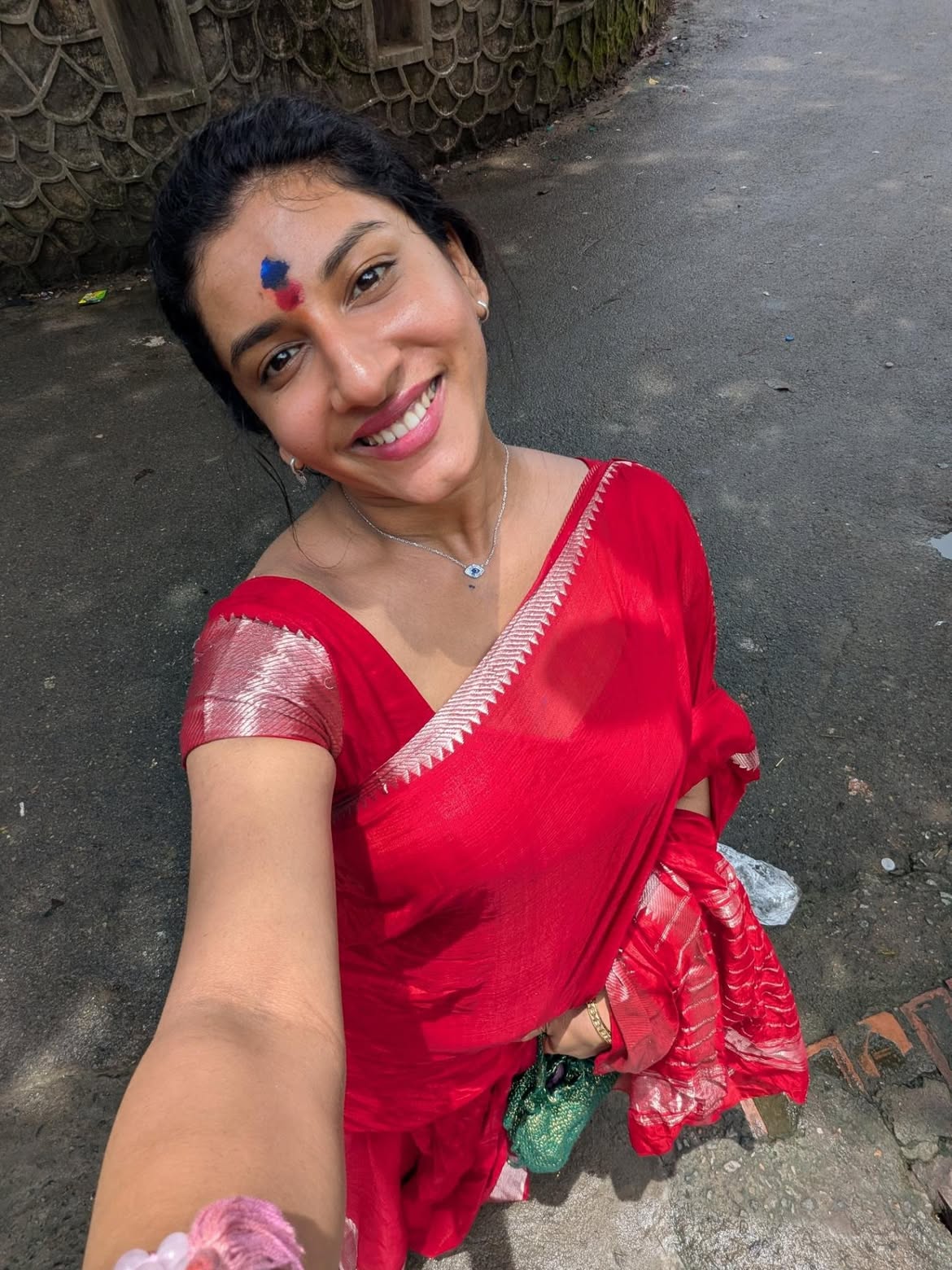 Anchor Vishnu Priya Bhimeneni Visits Assam Kamakhya Temple