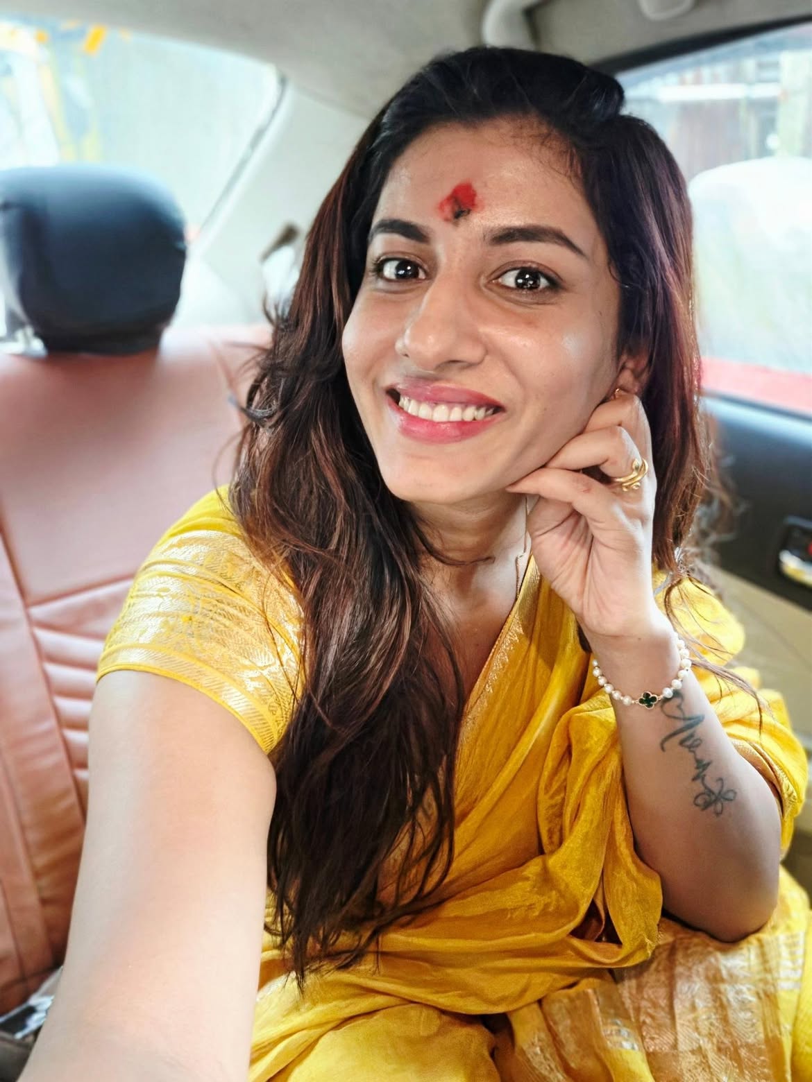 Anchor Vishnu Priya Bhimeneni Visits Assam Kamakhya Temple