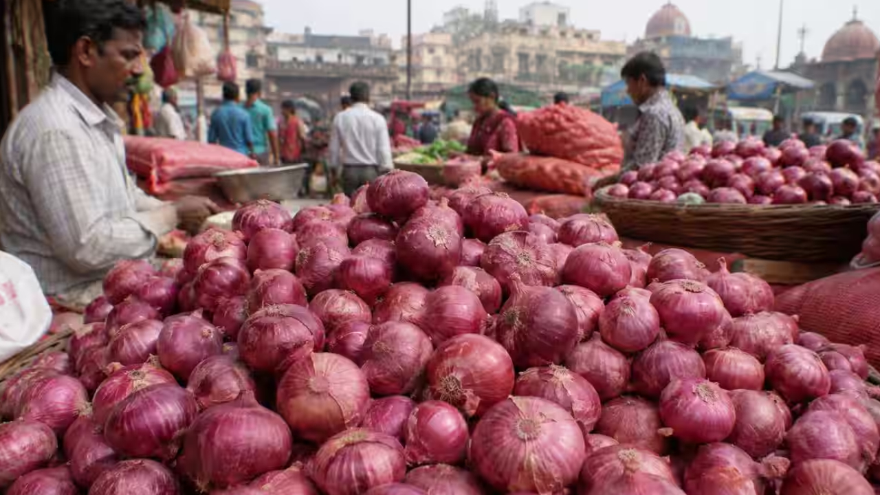 Onion Rates: రూ.35కే కేజీ ఉల్లిపాయ.. రేషన్ కార్డు ఉంటే చాలు.. ఏపీ ప్రభుత్వం కీలక నిర్ణయం