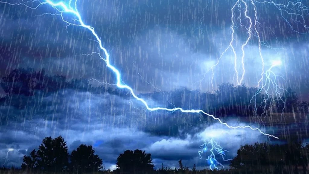 AP Rains: ఏపీకి తుఫాను ముప్పు.. బలపడుతున్న అల్పపీడనం.. రానున్న 3 రోజుల్లో భారీ వర్షాలు!