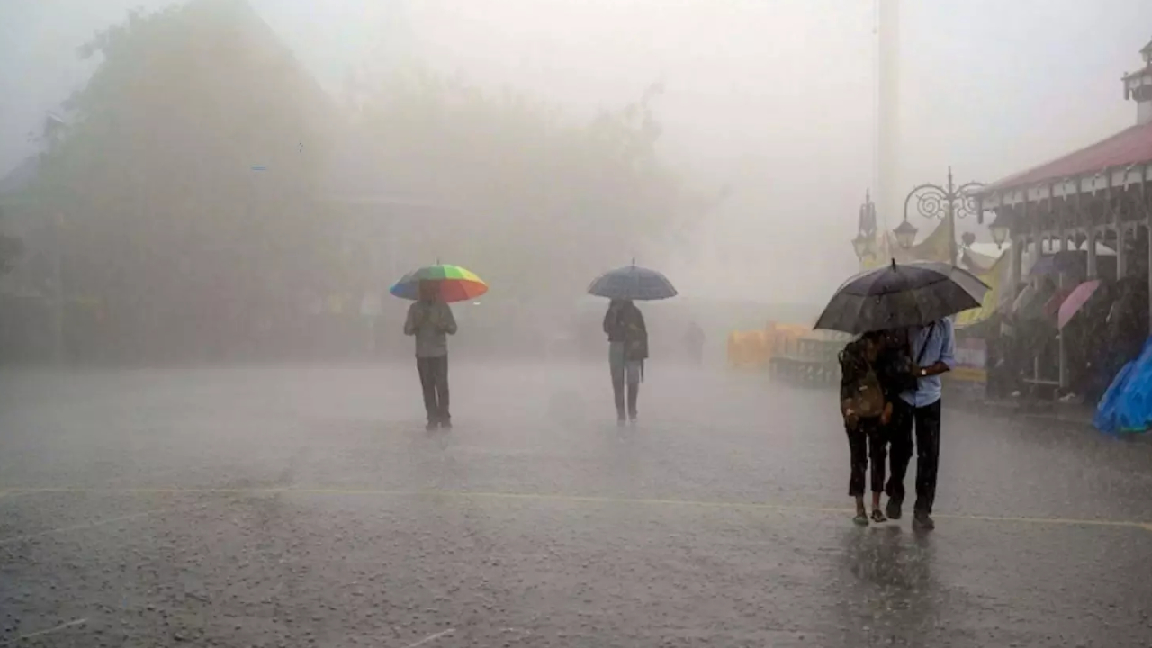 Ap Rains: బంగాళాఖాతంలో తీవ్ర వాయుగుండం.. ఏపీకి భారీ వర్ష సూచన.. పలు జిల్లాలకు రెడ్ అలర్ట్!