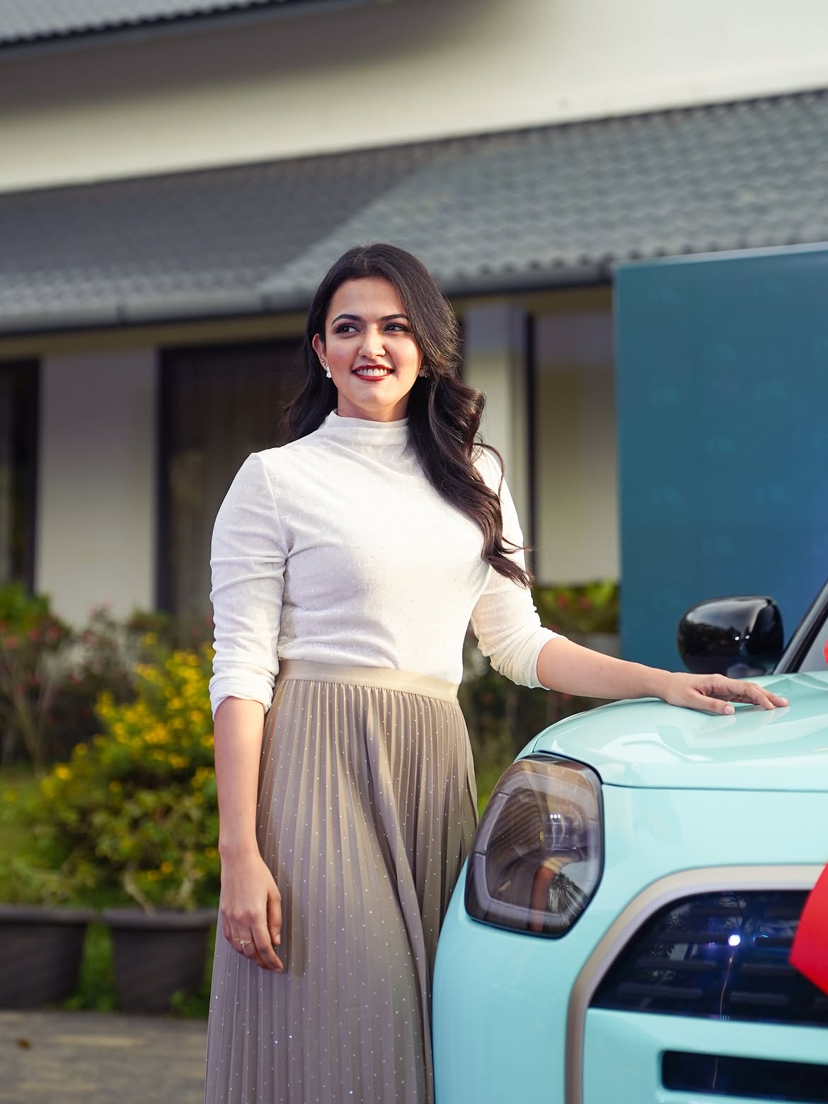 Aparna Das Buys Luxery Mini Cooper Car