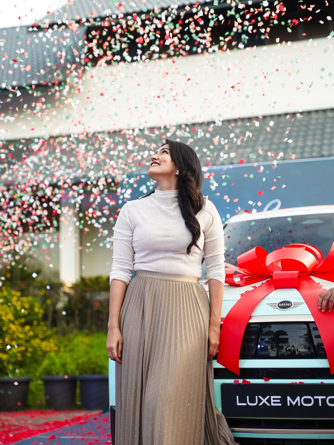 Aparna Das Buys Luxery Mini Cooper Car
