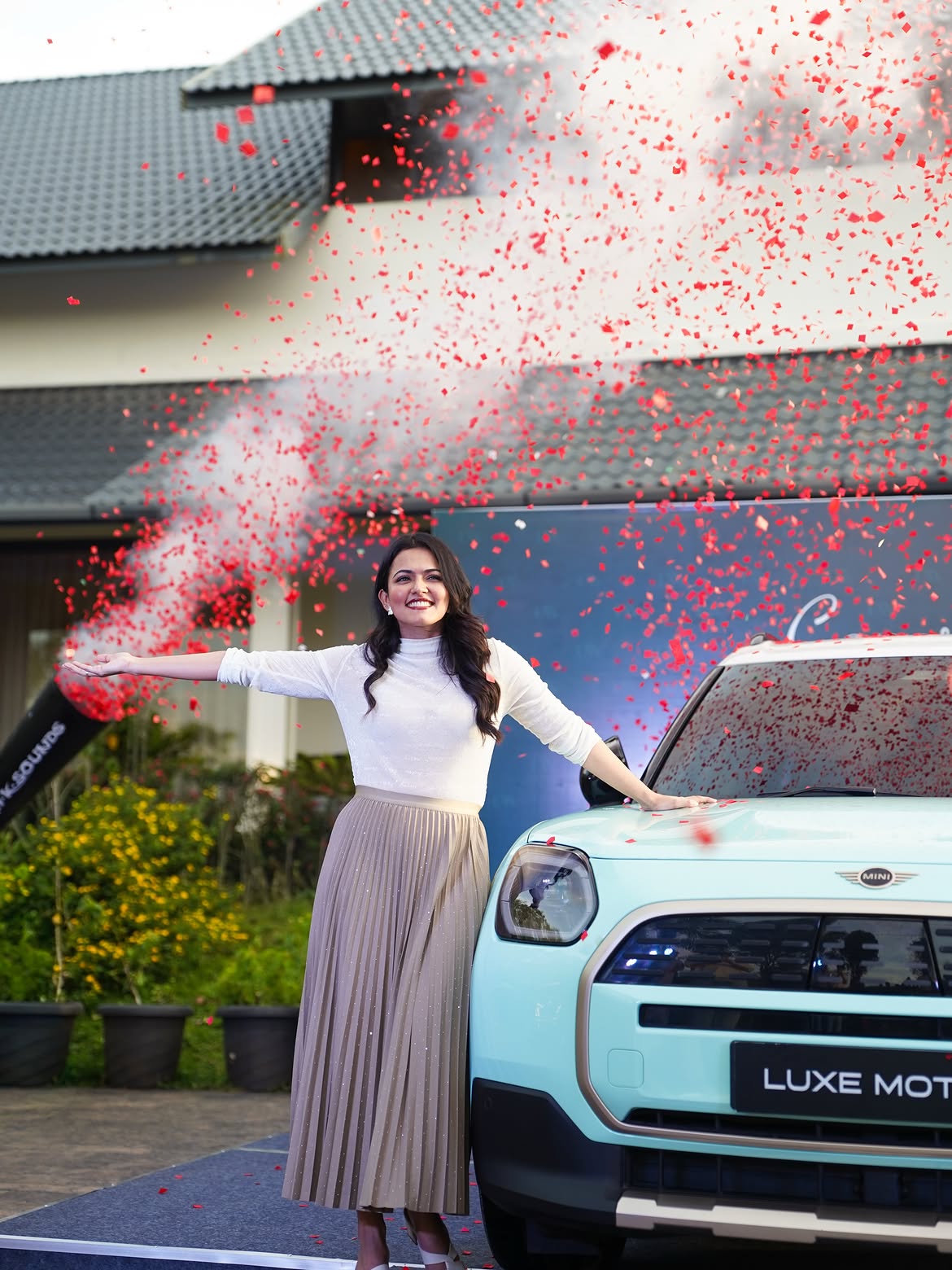 Aparna Das Buys Luxery Mini Cooper Car