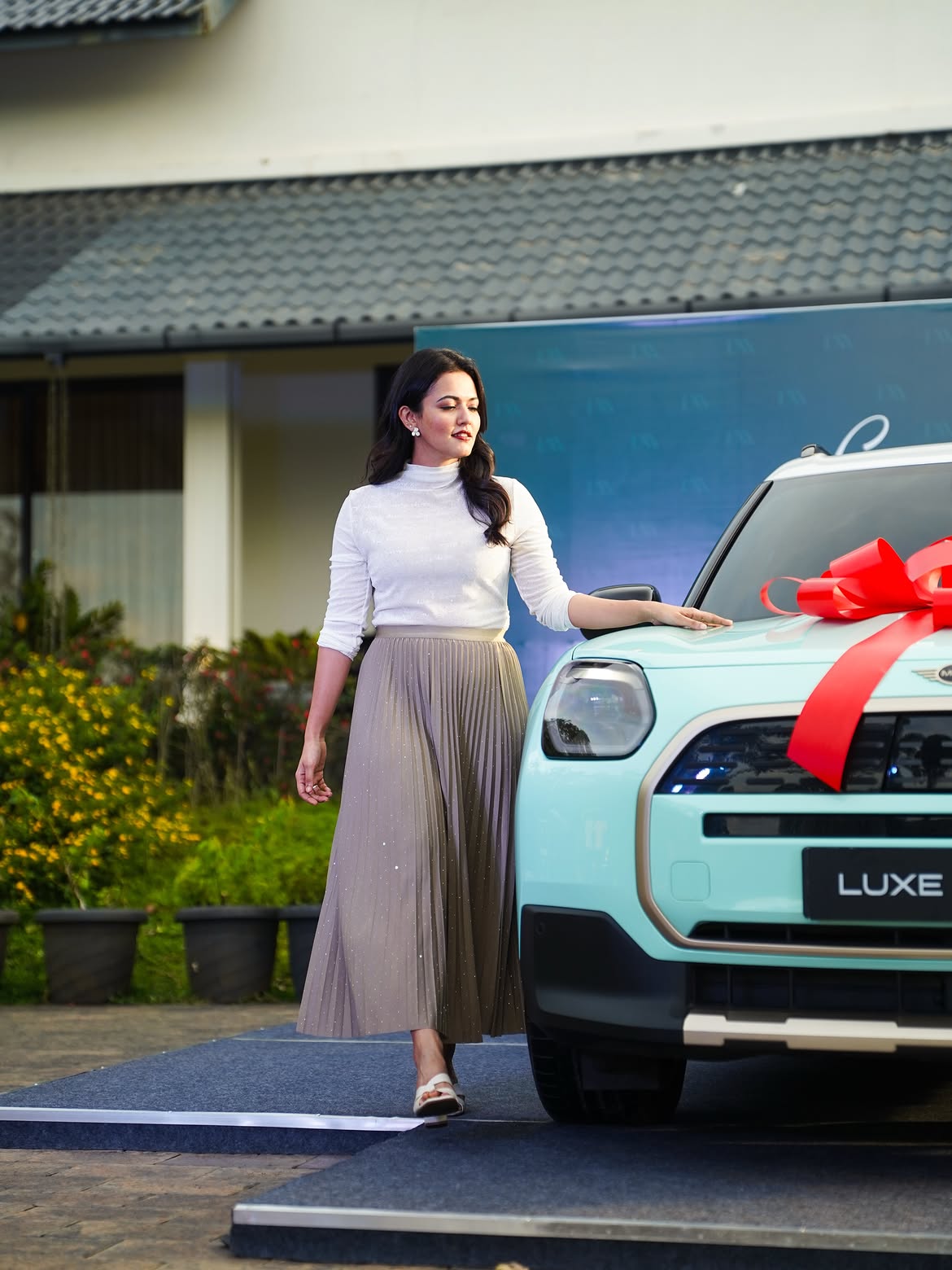 Aparna Das Buys Luxery Mini Cooper Car