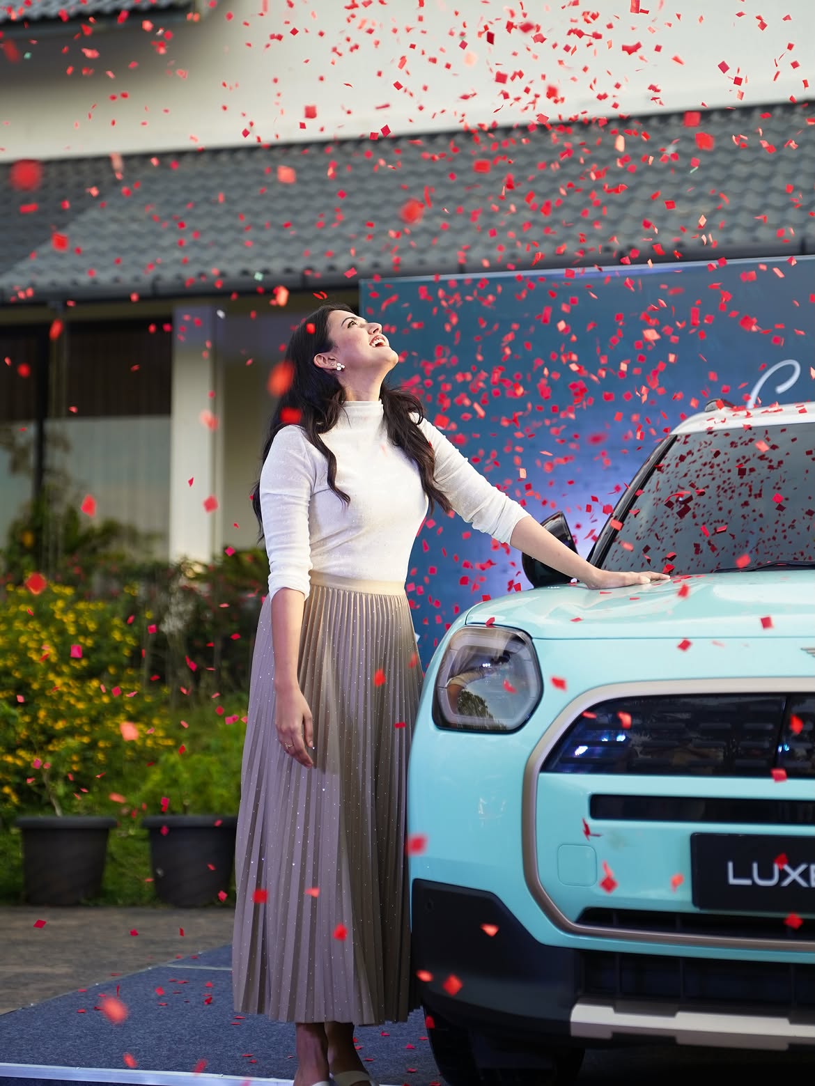 Aparna Das Buys Luxery Mini Cooper Car