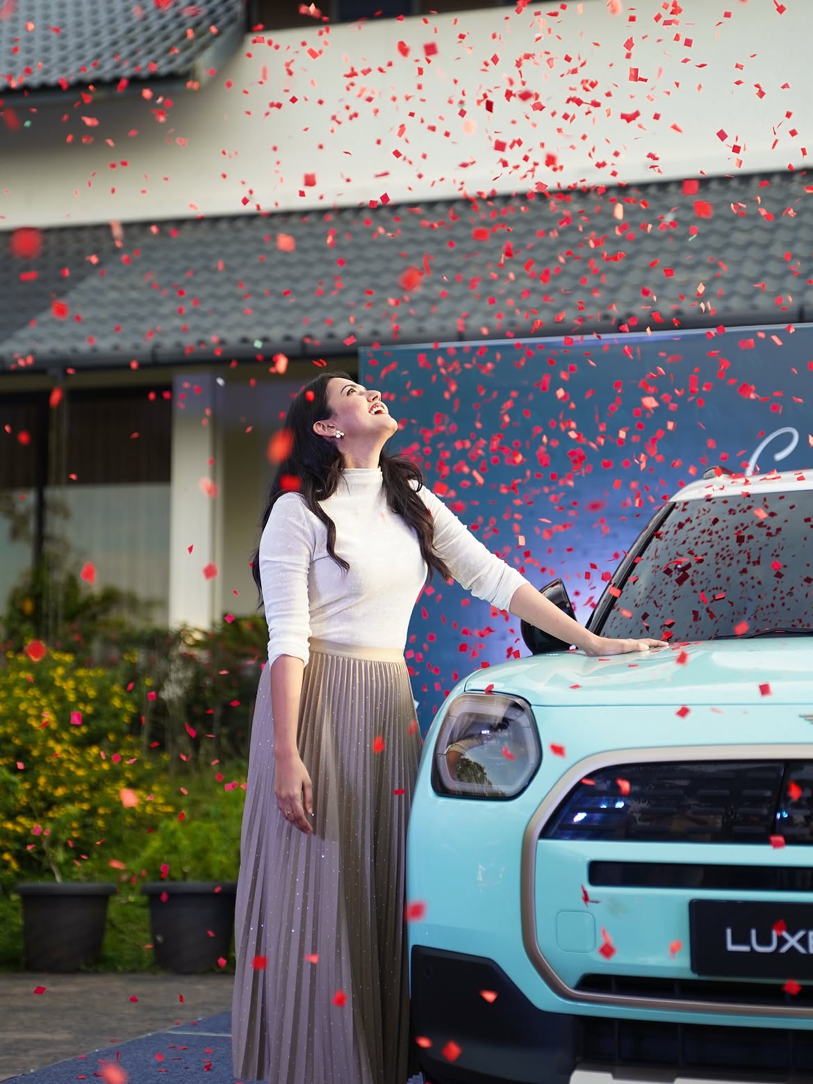 Aparna Das Buys Luxery Mini Cooper Car