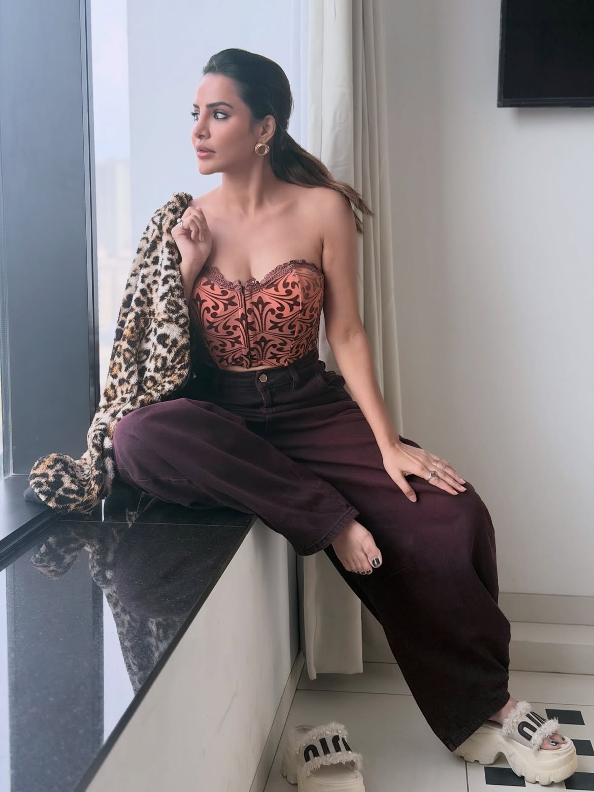 Ashu Reddy Dazzling Photos