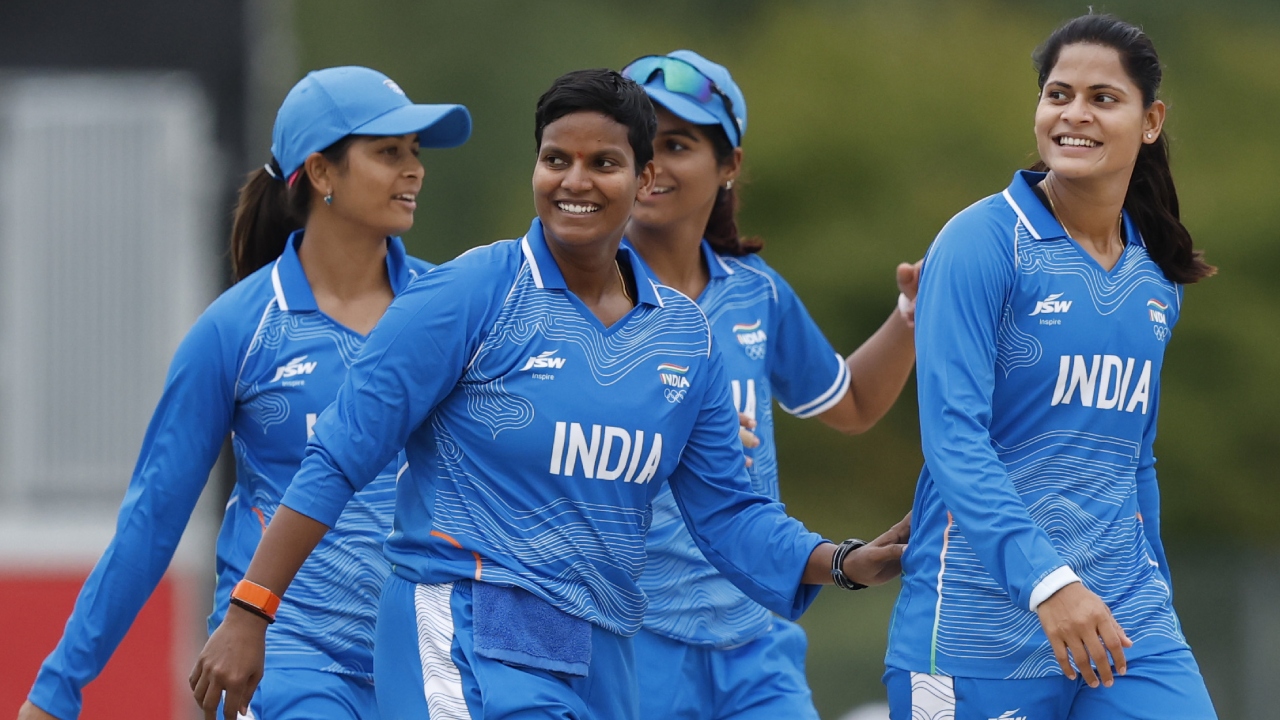 IND-W Vs BAN-W : ఆసియా క్రీడ‌ల్లో ఫైన‌ల్ చేరిన భార‌త్.. సెమీస్‌లో బంగ్లాదేశ్ పై ఘ‌న విజ‌యం