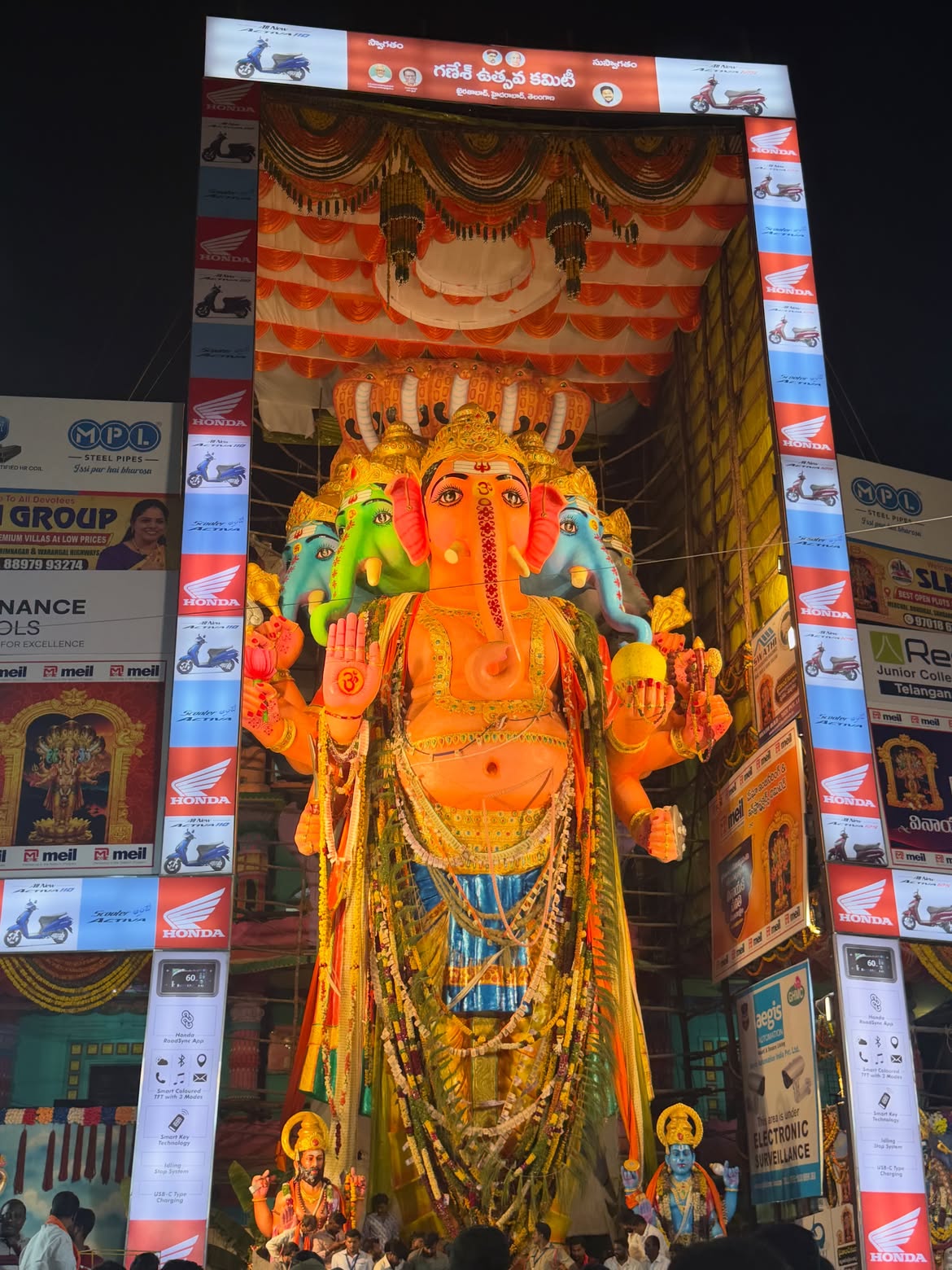 Surekhavani Supritha Visits Khairatabad Ganesh Idol