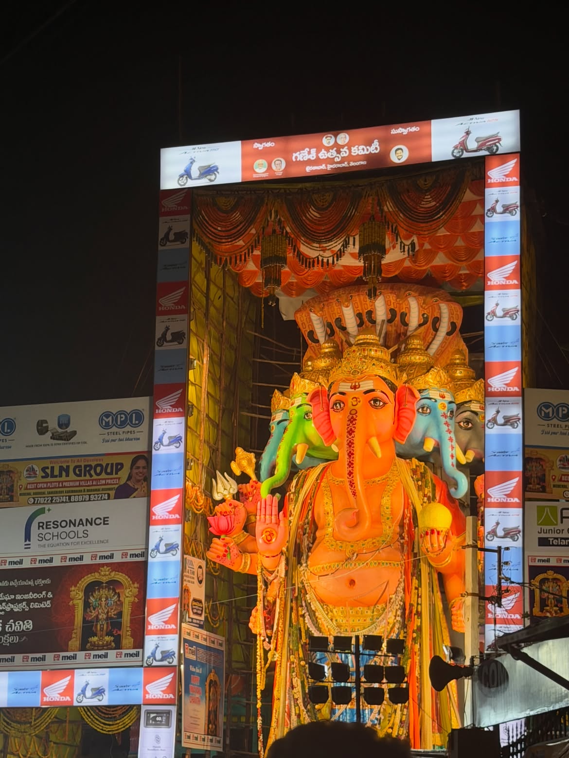 Surekhavani Supritha Visits Khairatabad Ganesh Idol