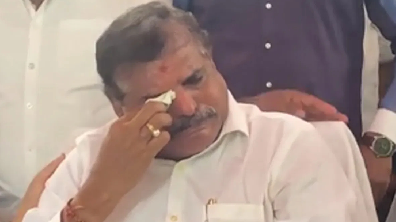 Botsa Satyanarayana: విజయనగరం వైసీపీకి భారీ షాక్.. కన్నీళ్లు పెట్టుకున్న బొత్స.. కార్యకర్తల మీటింగ్లో వెక్కి వెక్కి మరీ..