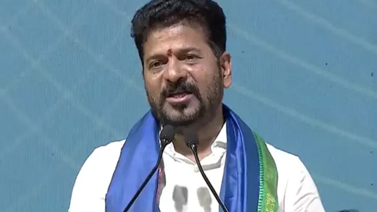 CM Revanth Reddy : సిరిసిల్ల గడీల మీద గురిపెడదాం.. ఫిరంగులమై పేలుదాం : సీఎం రేవంత్