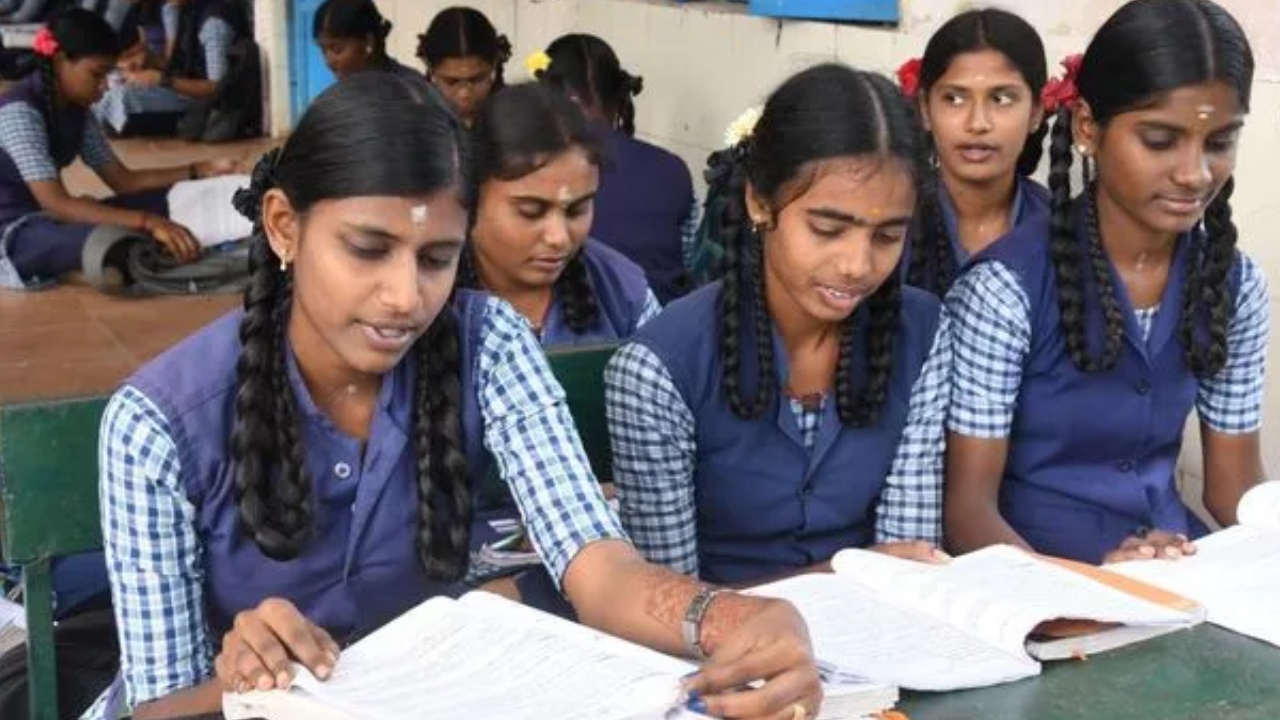 NMMS Scholarship 2026-27 : విద్యార్థులకు కేంద్రం బంపర్ ఆఫర్.. ఒక్కో విద్యార్థికి రూ.48వేలు.. కొద్దిరోజులే చాన్స్.. ఇలా దరఖాస్తు చేయండి! అర్హతులు ఇవే..