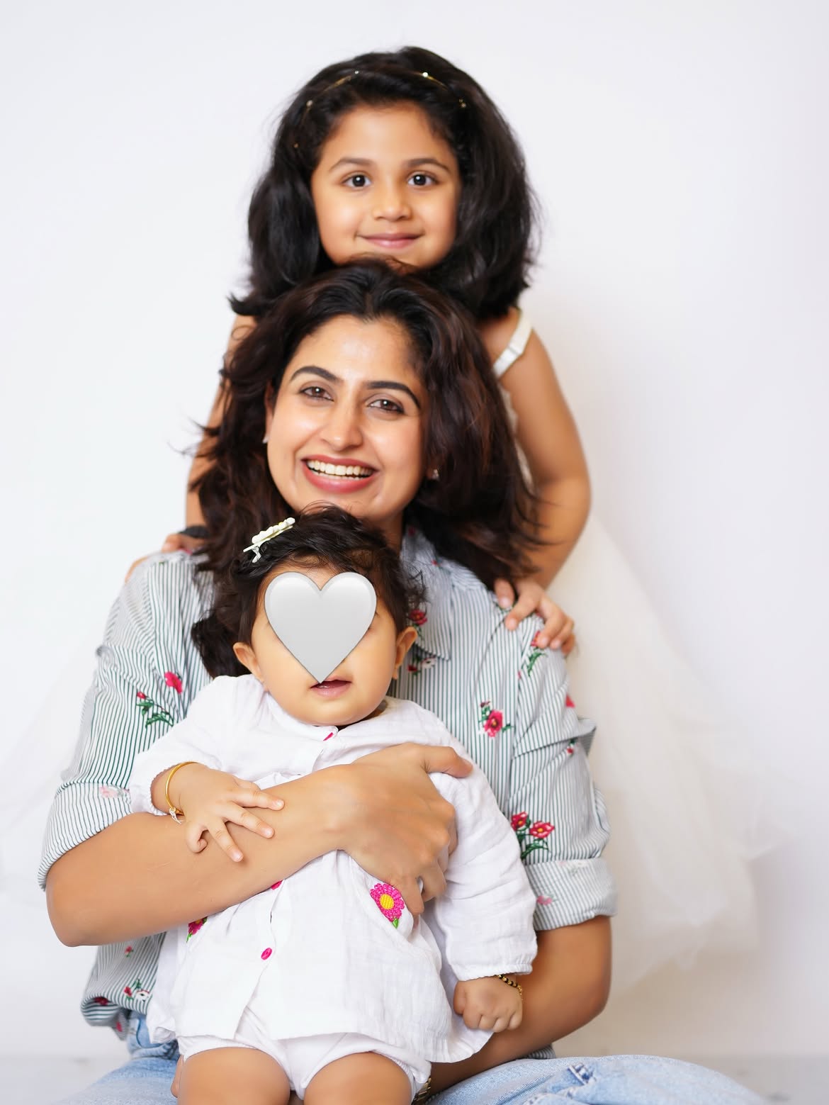 Chaithra Rai Bigg Boss Telugu Season 10 Contestant Family Photos