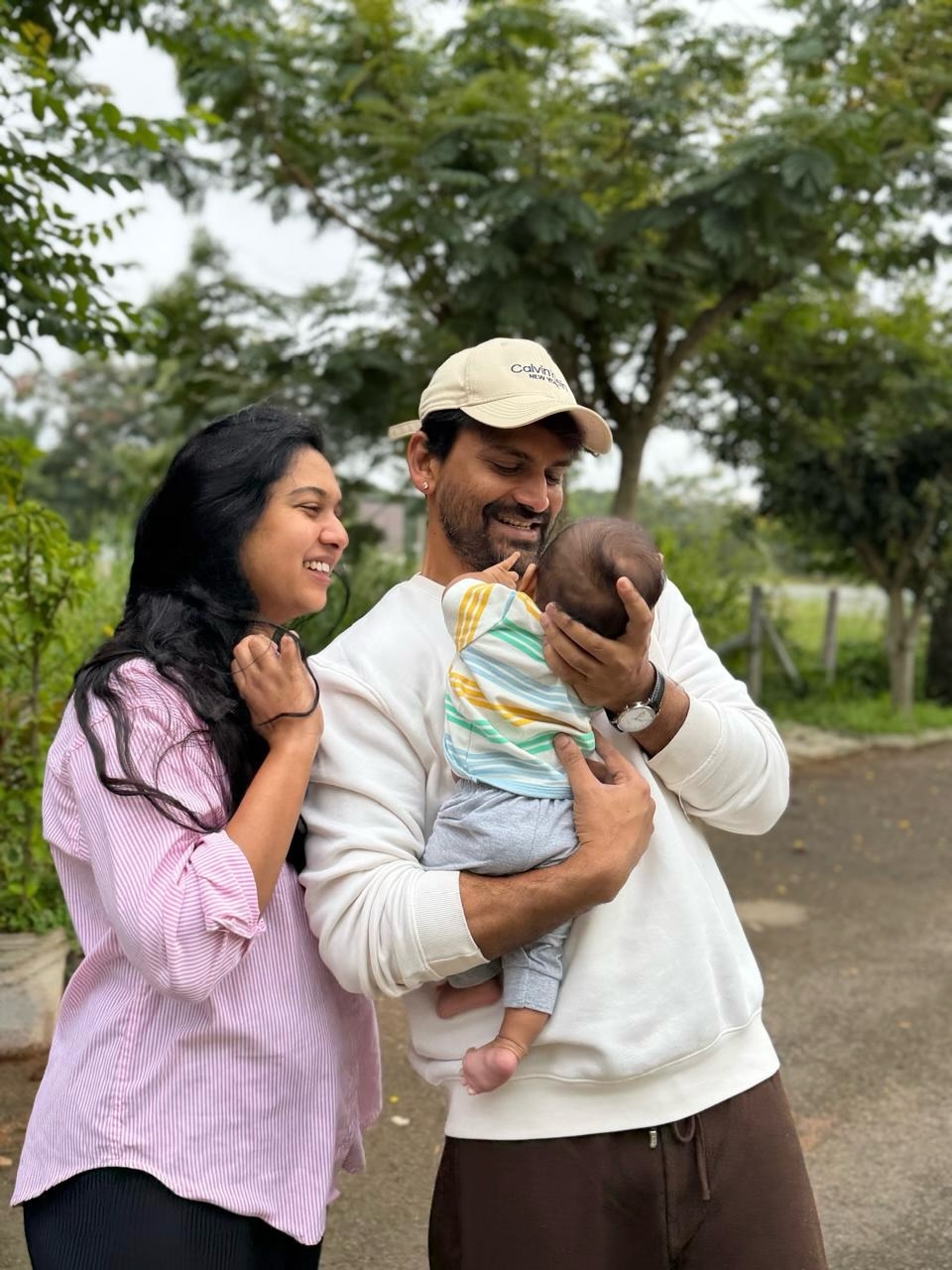 Pushpa Actor Daali Dhananjaya Family Photos