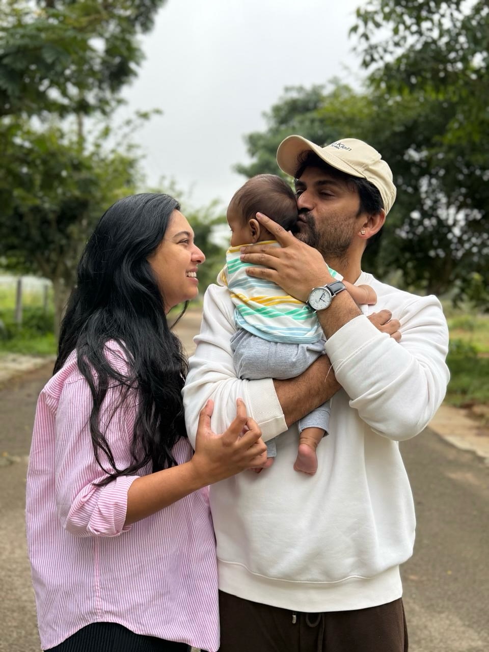 Pushpa Actor Daali Dhananjaya Family Photos