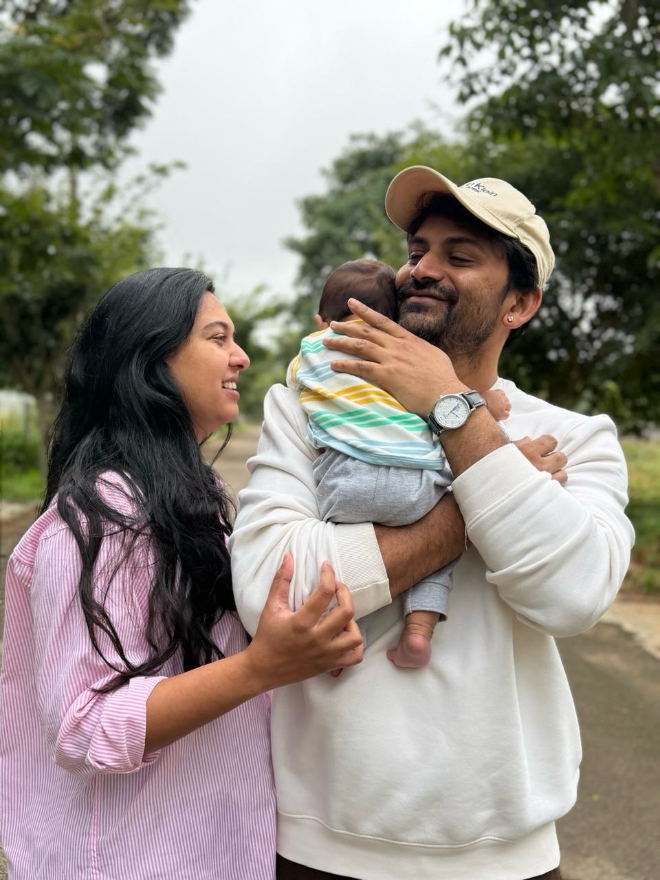 Pushpa Actor Daali Dhananjaya Family Photos
