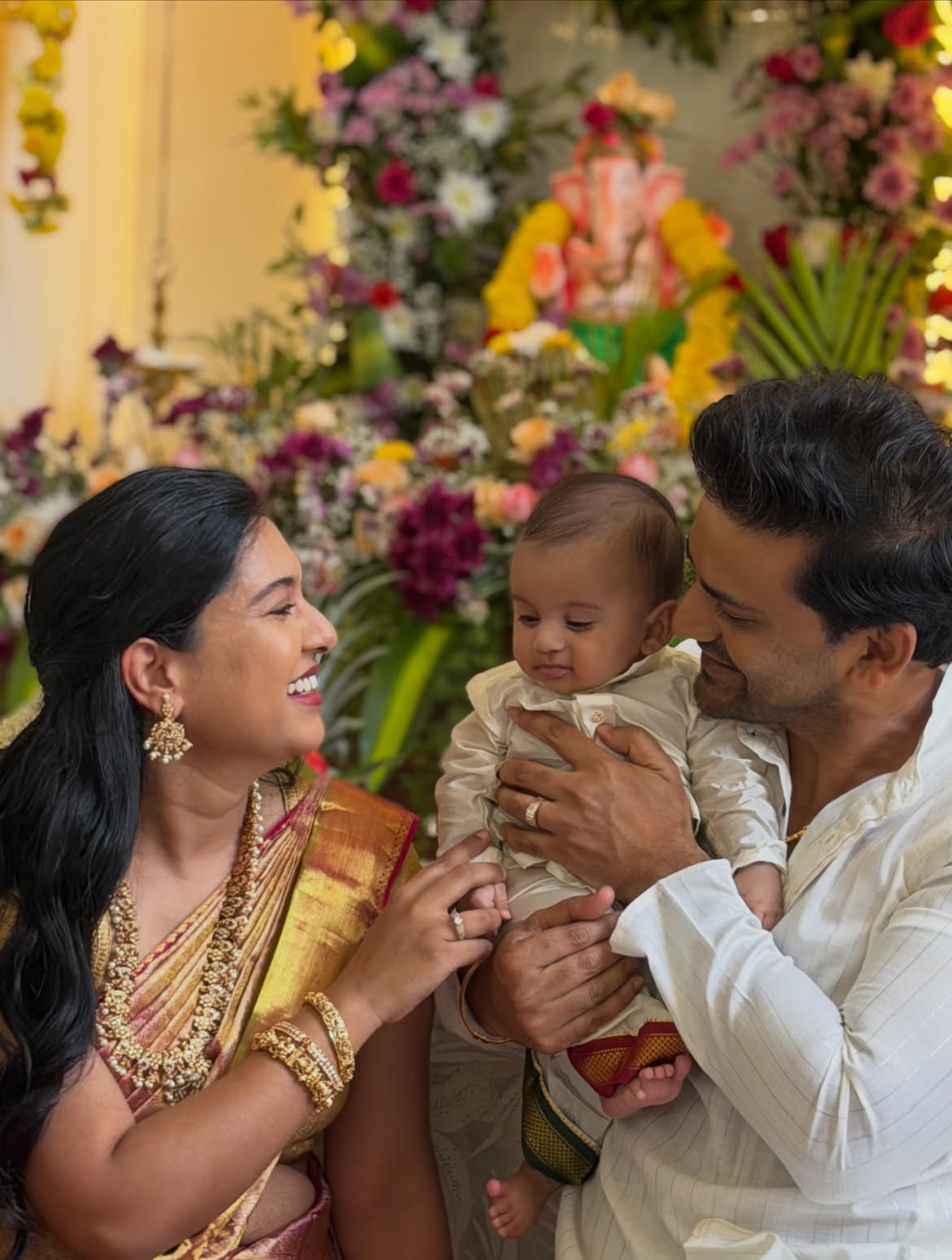 Pushpa Actor Daali Dhananjaya Family Photos