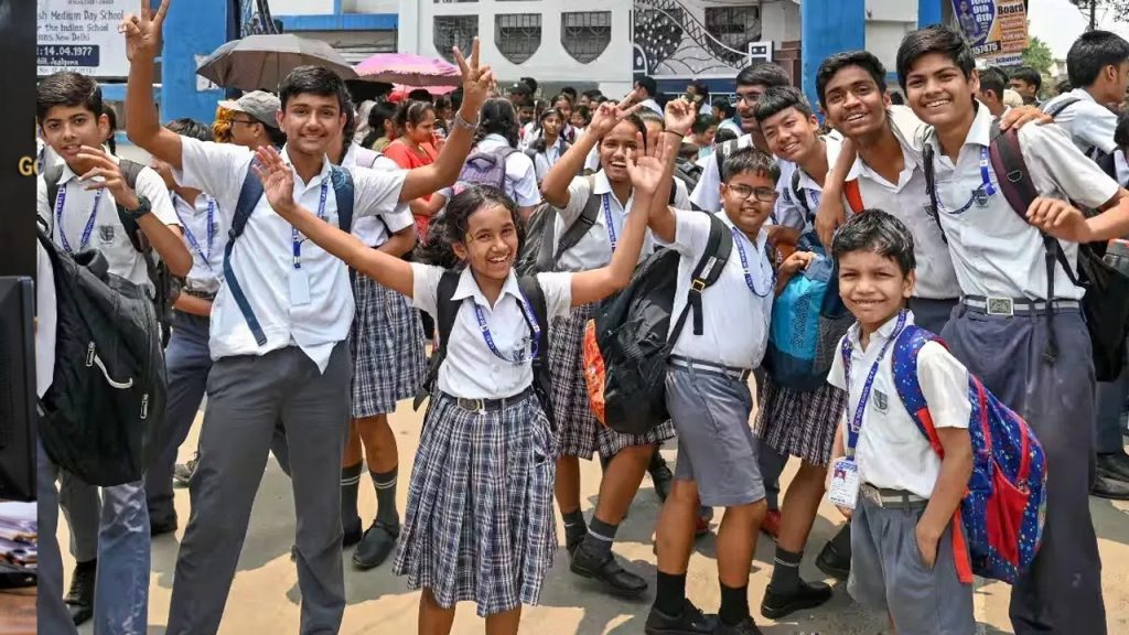 Dasara Holidays 2026 : విద్యార్థులకు పండగే.. దసరా సెలవులు వచ్చేశాయ్! తెలంగాణలో 13 రోజులు.. ఏపీలో 10 రోజులు..! Dasara Holidays 2026 : విద్యార్థులకు పండగే.. దసరా సెలవులు వచ్చేశాయ్! తెలంగాణలో 13 రోజులు.. ఏపీలో 10 రోజులు..!
