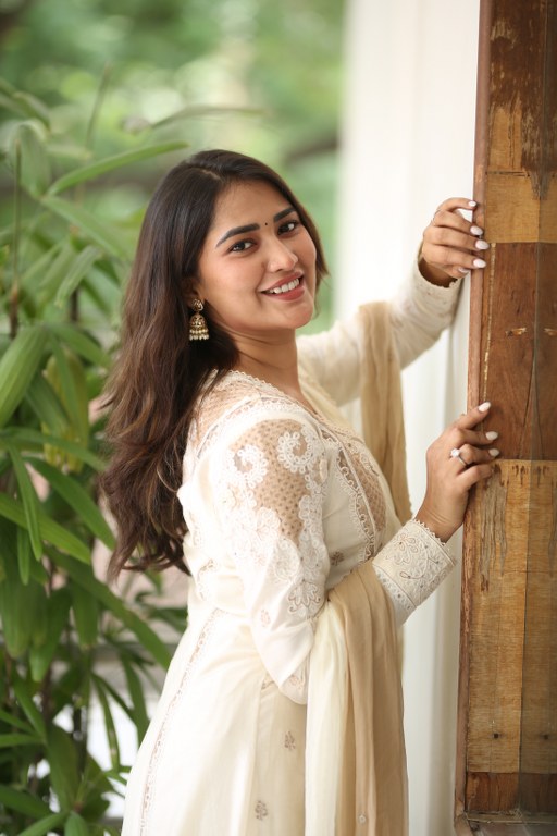 Dhashvika Kinthalli Entry in Tollywood with Tatvam Movie