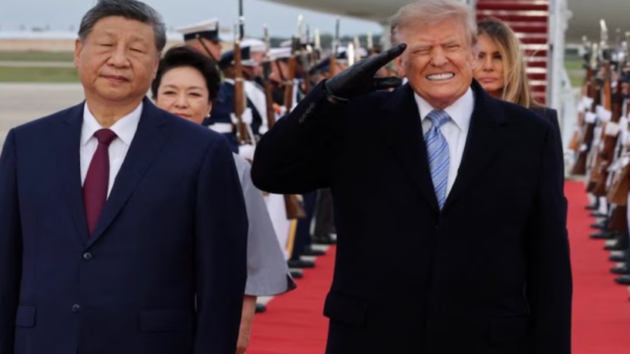 Donald Trump : అయ్యో ట్రంప్.. అంత భయమెందుకు..! జిన్‌పింగ్ మాత్రం కూల్‌గా.. వీడియో వైరల్.. నెట్టింట నెటిజన్ల సెటైర్లు..