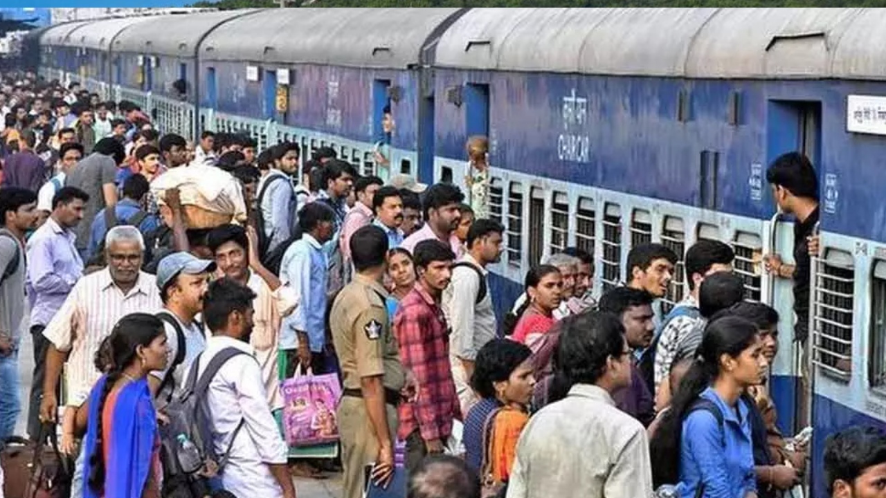 Dussehra Special Trains : సొంతూరికి వెళ్లేవారికి బిగ్ రిలీఫ్.. దసరా, దీపావళికి ఈ రూట్లలో స్పెషల్ ట్రైన్లు..!