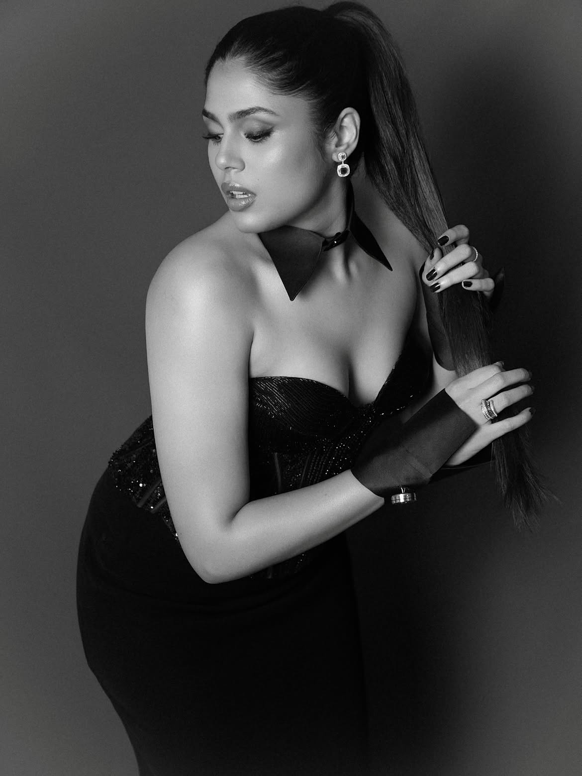 Faria Abdullah Dazzling Photos in Black Dress