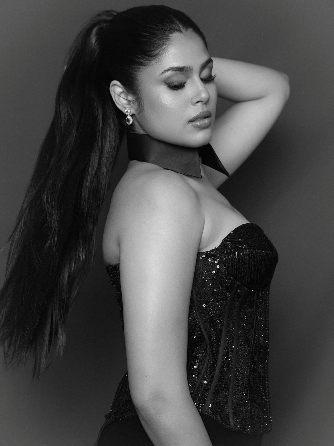 Faria Abdullah Dazzling Photos in Black Dress