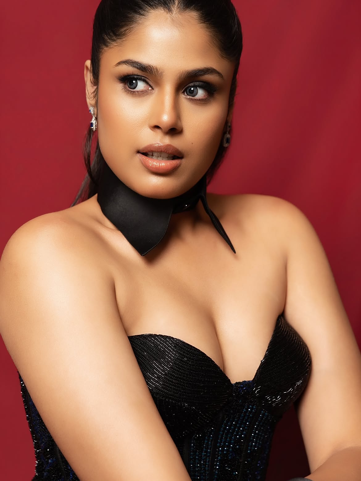 Faria Abdullah Dazzling Photos in Black Dress