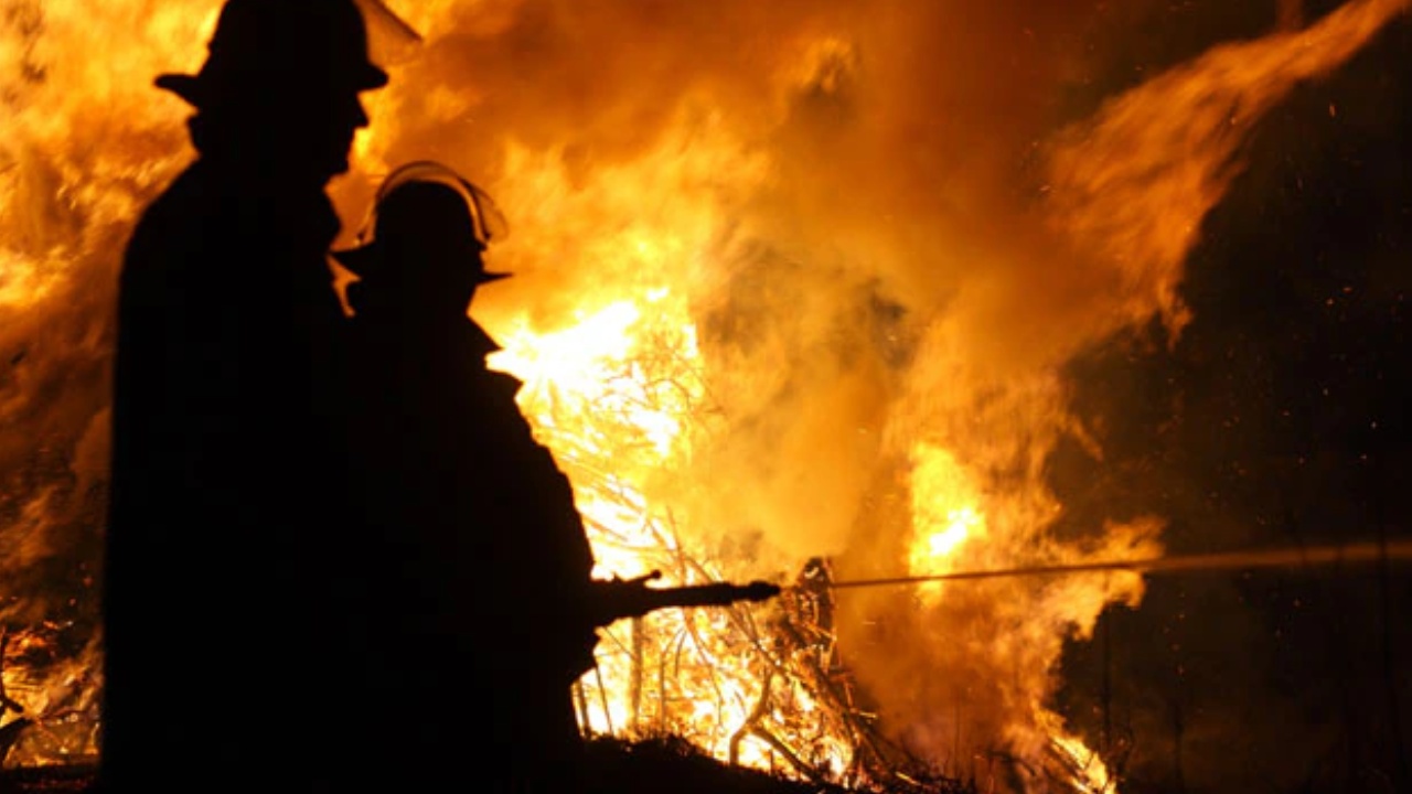 Fire At Fireworks Factory : ఘోర అగ్నిప్రమాదం.. బాణసంచా కర్మాగారంలో 14మంది మృతి..