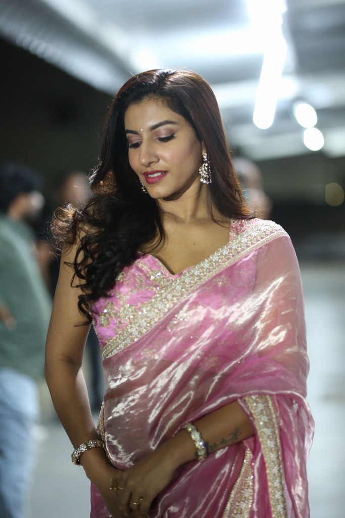Vishnu Priya Bhimeneni in Saree Looks