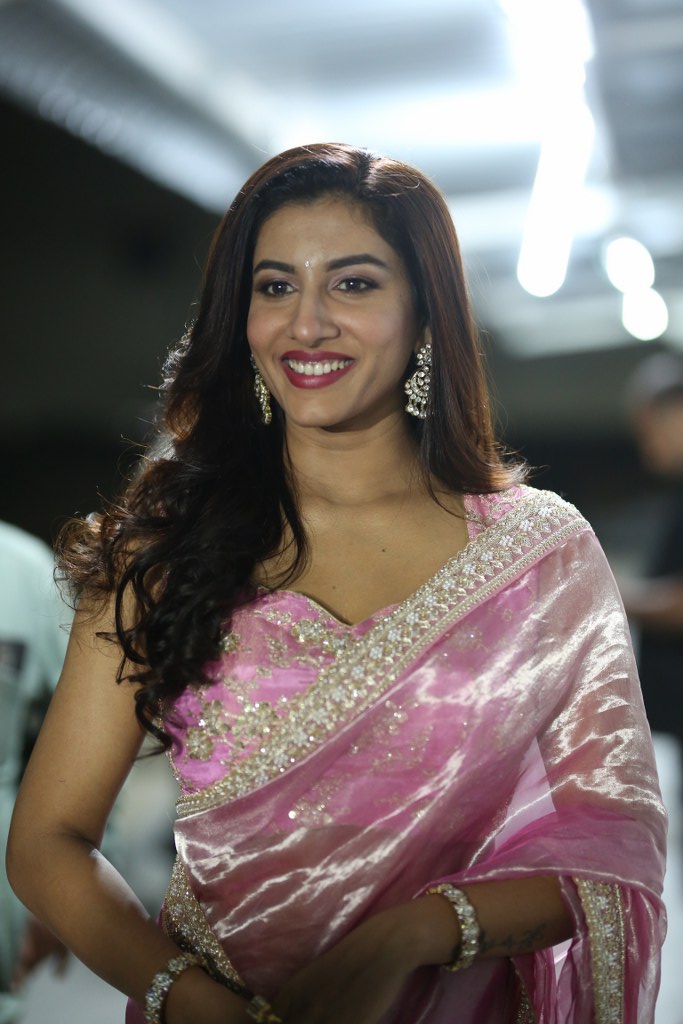 Vishnu Priya Bhimeneni in Saree Looks