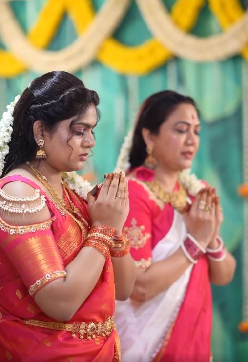 Hema Kolla Performed Pooja with Her Family