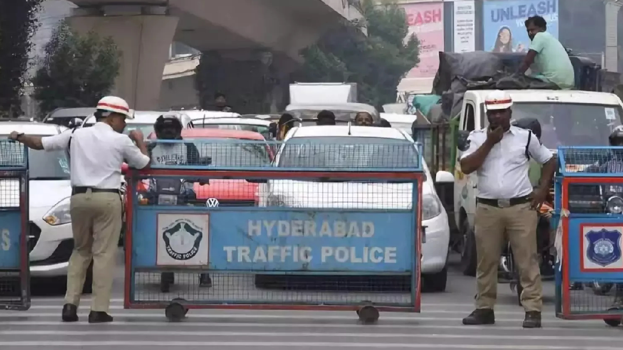 Hyderabad Traffic Alert: వాహనదారులు అలర్ట్.. రేపు హైదరాబాద్‌లో భారీగా ట్రాఫిక్ ఆంక్షలు.. ఈ రూట్స్ లో అస్సలు వెళ్లకండి!