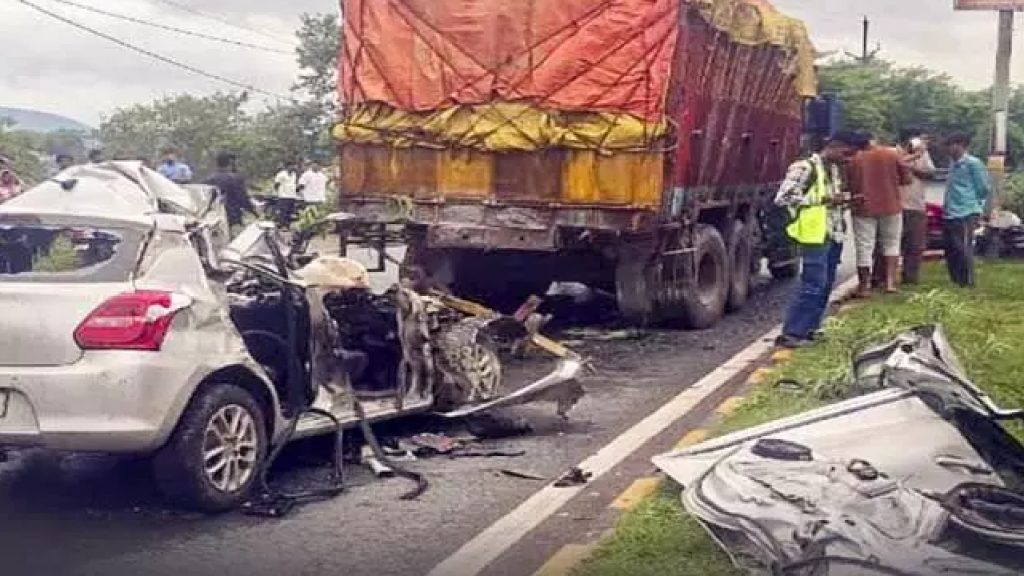 Jharkhand Accident: జార్ఖండ్లో ఘోర రోడ్డు ప్రమాదం.. ట్రక్కును ఢీకొట్టిన కారు.. మంత్రి కుమార్తె సహా నలుగురు మృతి