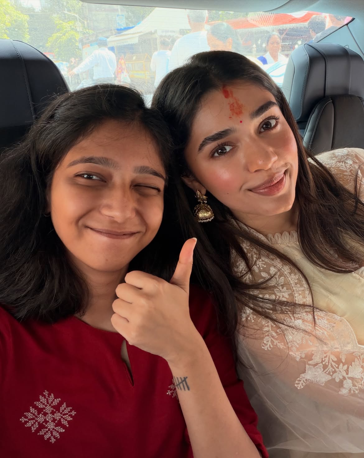 Krithi Shetty Visits Vinayaka Idols in Mumbai